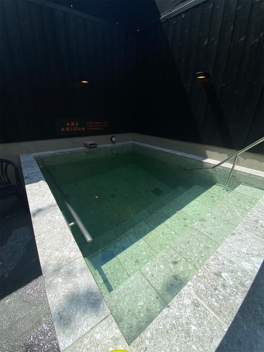 堀田湯 露天水風呂(男湯) / COLD BATH